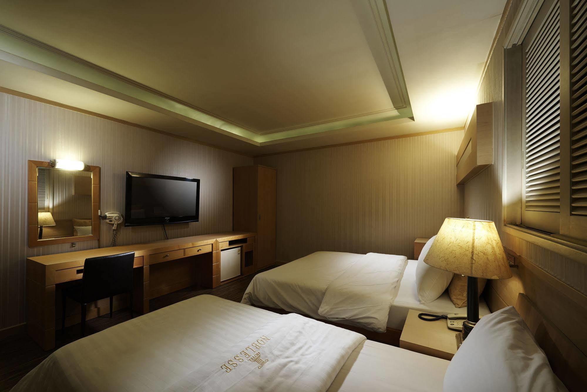 Hotel Noblesse, Yeoksam Seúl Exterior foto